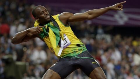 Usain Bolt celebra su nuevo título olímpico en 200 metros en Londres, el 9 de agosto de 2012.