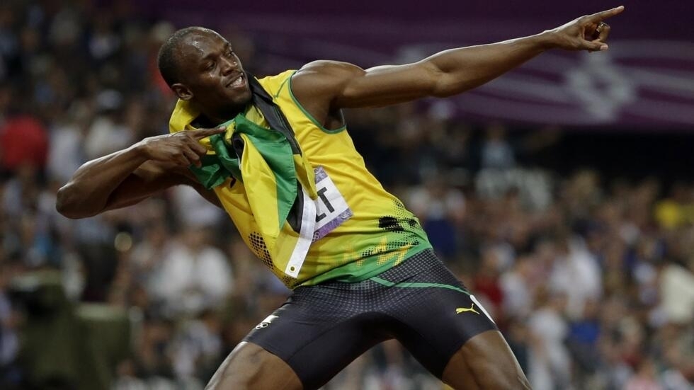 Le sprinter jamaïcain Usain Bolt fêtant son nouveau titre olympique sur 200 mètres à Londres, le 9 août 2012.