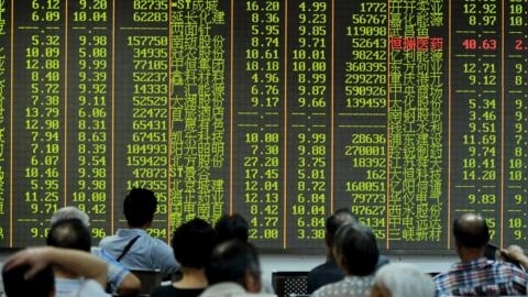 Lundi 24 août 2015 les bourses chinoises ont entraîné les places mondiales dans leur chute. 中国股民 2015年8月24日
