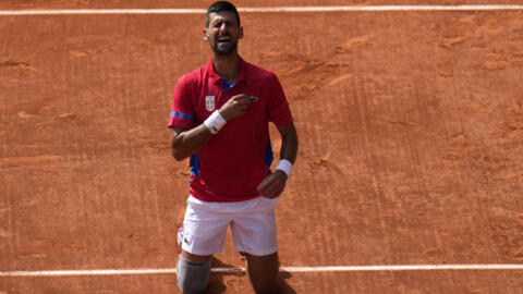 O tenista Novak Djokovic, que buscava um título olímpico há 16 anos, finalmente ganhou a medalha de ouro neste domingo, com uma vitória por 7-6 (3), 7-6 (2) sobre o espanhol Carlos Alcaraz na final. Este era o único troféu que faltava em sua carreira.