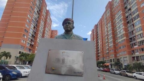 Busto de Hugo Chávez na entrada de Cidade Tiuna, reduto do chavismo na Venezuela.