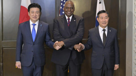 6月2日，日美韩三国防长在新加坡举行会谈。