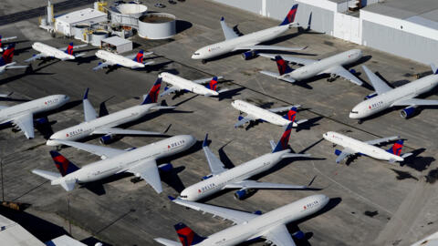 Imagem de arquivo mostra aviões da Delta Airlines estacionados devido à redução de voos durante a pandemia. Birmingham, Alabama, EUA (25/03/20).