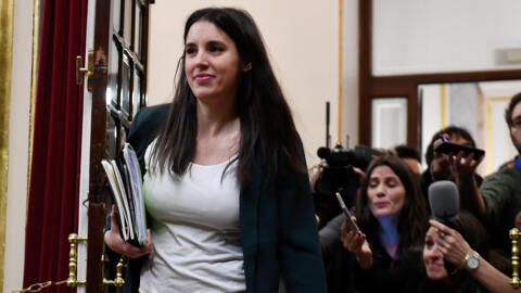 A ministra da Igualdade espanhola, Irene Montero, que defende a "lei trans" que será apresentada na Assembleia Nacional Espanhola na quinta-feira, 22 de dezembro de 2022. 