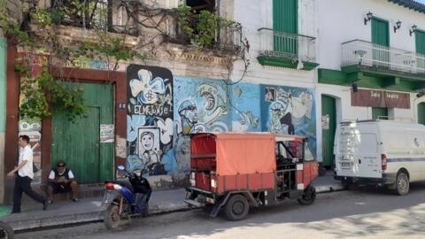 El Mejunje de Silverio constituye un lugar emblemático de Santa Clara y de Cuba. Inclusión y diversidad convergen en este sitio bohemio con casi cuatro décadas de historia por los senderos de la cultura.