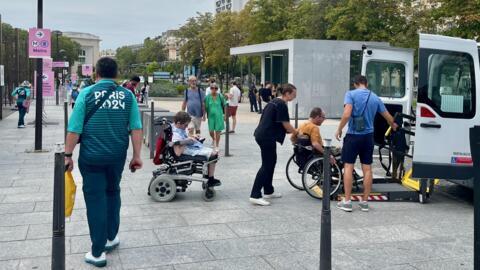 A falha do acesso ao metrô foi compensada com 150 micro-ônibus e 1,5 mil táxis adaptados à disposição durante o evento.