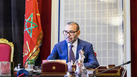 Le roi du Maroc Mohammed VI, ici au palais royal de Rabat, le 14 septembre 2023, lors d'une réunion de travail.