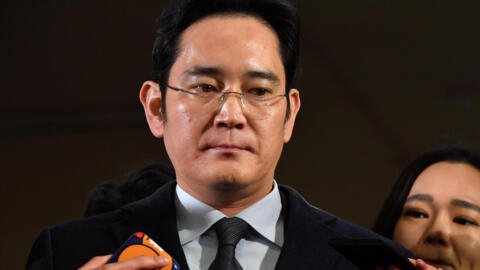 Lee Jae-Yong, herdeiro do grupo Samsung e outros 4 executivos da empresa foram oficialmente indiciados nesta terça-feira(28) por corrupção