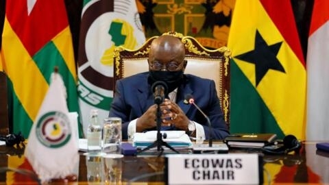 Shugaban kasar Ghana Nana Akufo-Addo kuma shugaban kungiyar ECOWAS, yayin jagorantar taron kungiyar a birnin Accra.