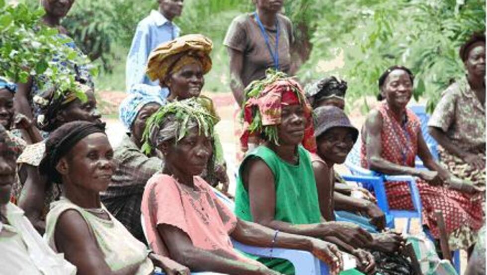 Ñalaande tiidiraande rewɓe dowri to Kinshasa. [Natal yeru]