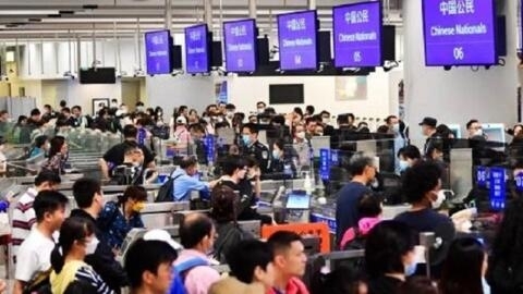 每年有數萬名中國內地人經不同渠道移居香港，成為香港人口增加主力。2024年7月24日