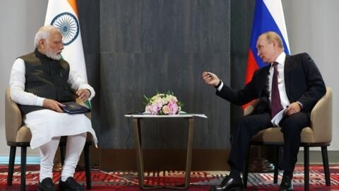 Le Premier ministre indien Narendra Modi et le président russe Vladimir Poutine, au sommet de l'Organisation de coopération de Shanghai, en Ouzbékistan, le 16 septembre 2022.