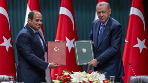 Turkish President Recep Tayyip Erdogan (R) and Egyptian President Abdel Fattah al-Sisi pose during a ceremony at the presidential palace in Ankara, on 4 September 2024. 