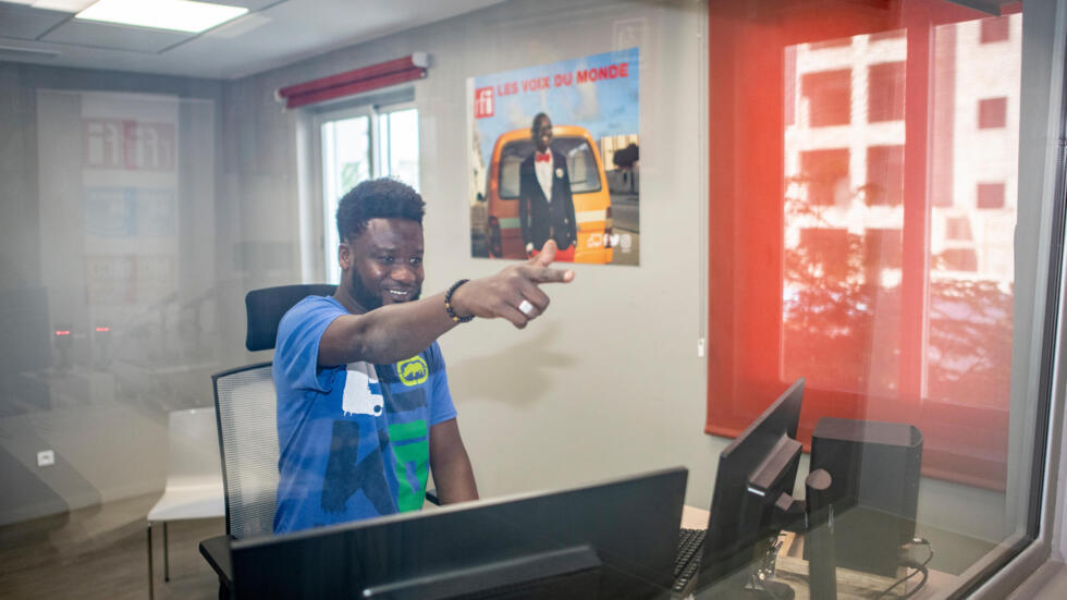 Ibrahima Ba est l'un des techniciens de la rédaction de RFI.