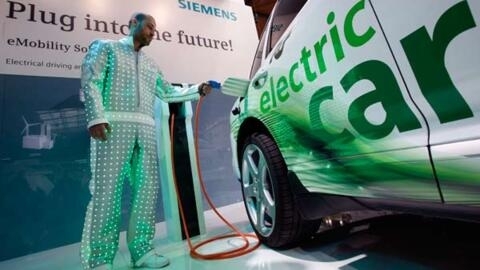 马克龙政府进一步推广法国生产的电动汽车