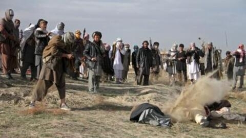 آرشیف: جریان اعدام ٣ تن از سوی طالبان در ولایت غزنی. ٢٩ حمل/ ١٨ آوریل ٢٠١۵