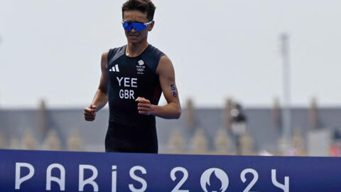 Alex Yee from Britain claimed the Olympic men's triathlon title following a thrilling late surge past Hayden Wilde from New Zealand.