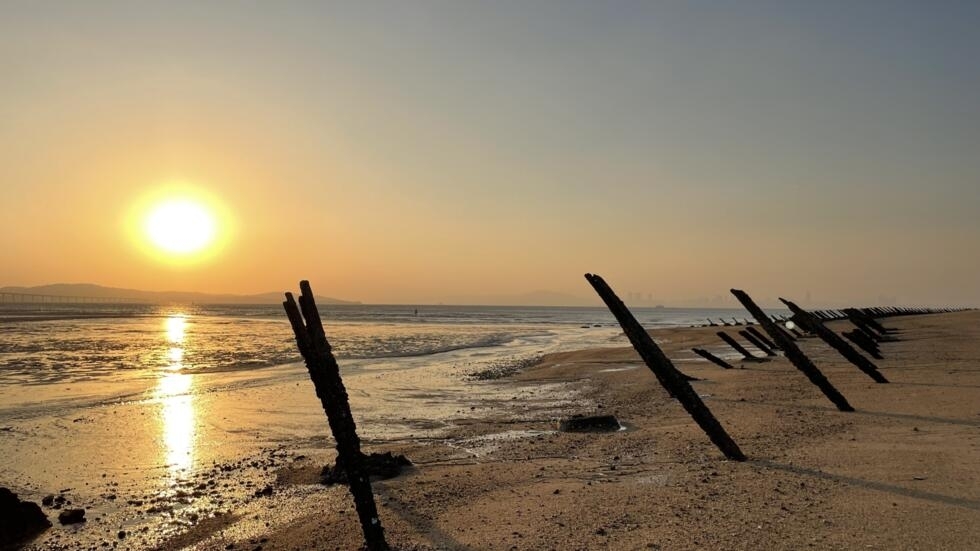 Les anciens piques anti-débarquements sont restés sur l’une des plages de l’île de Kinmen.