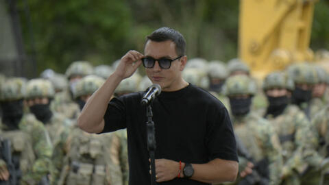 O presidente equatoriano Daniel Noboa coloca a pedra fundamental na nova prisão que será construída no Equador