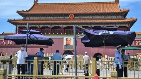 Policiers sur la place Tiananmen, le 4 juin 2023.