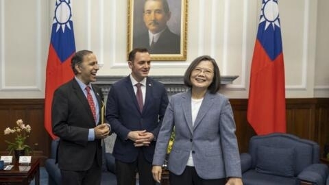 台湾总统蔡英文与来访的美国众议员加拉格尔（Mike Gallagher），和克利胥纳莫提（Raja Krishnamoorthi）会面。