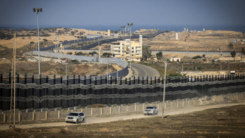 Des voitures de l'ONU roulent le long du corridor de Philadelphie, à la frontière entre Gaza et l'Égypte, le 14 janvier 2024. (Image d'illustration)