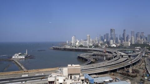 印度孟买正在进行的沿海公路项目2024年2月1日星期四。