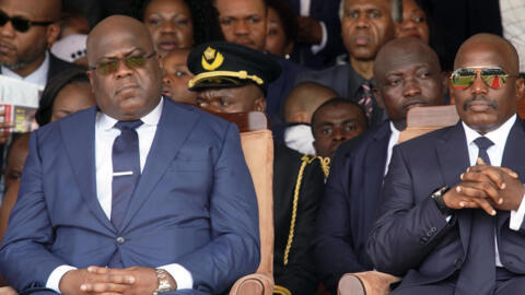 Rais wa Kongo Félix Tshisekedi (kushoto) na mtangulizi wake Joseph Kabila (kulia) walikuwa washirika mwanzoni mwa muhula wa rais Tshisekedi. Hapa, ilikuwa Januari 24, 2019 jijini Kinshasa.