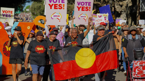 Centenas de manifestantes foram às ruas em Sydney em apoio à reforma sobre os direitos dos aborígenes australianos, em 17 de setembro de 2023.
