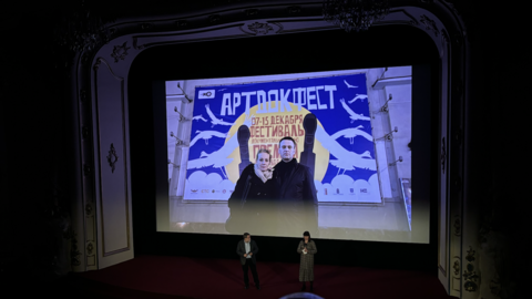 Фестиваль открылся минутой молчания в память об Алексее Навальном