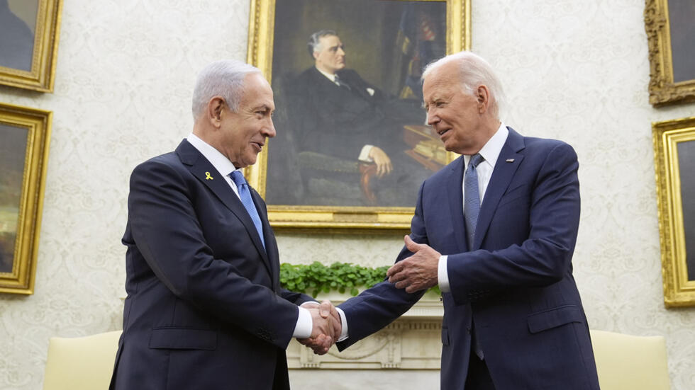 O presidente Joe Biden reúne-se com o primeiro-ministro israelita, Benjamin Netanyahu, no Salão Oval da Casa Branca, em Washington, quinta-feira, a 25 de Julho de 2024.