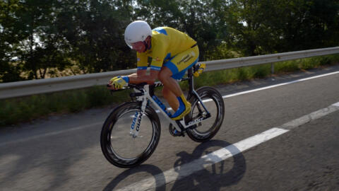 Велогонщик Сергей Краснов во время благотворительного заезда «Тур де Франс Украина». 21 июля 2024