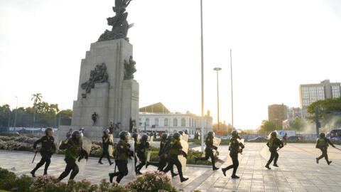 Governo do Peru anuncia que irá desbloquear estradas com ajuda de militares.