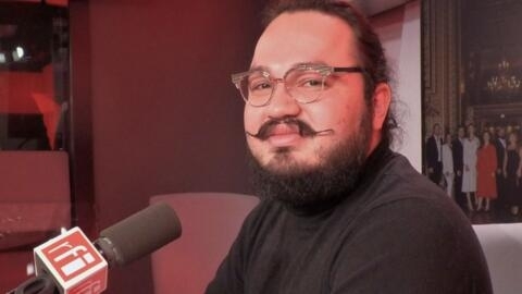 El barítono costarricense Andrés Cascante en los estudios de RFI