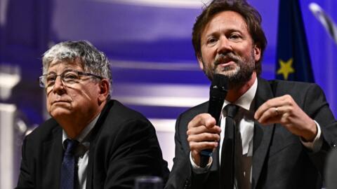 Éric Coquerel et Boris Vallaud, candidats du Nouveau Front populaire, exposent leur programme économique devant les patrons français à la salle Gaveau le 20 juin 2024.