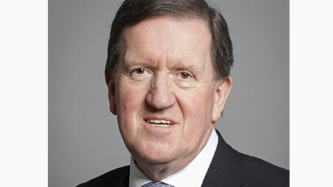 乔治-罗伯逊勋爵曾于 1999-2003 年担任北约秘书长