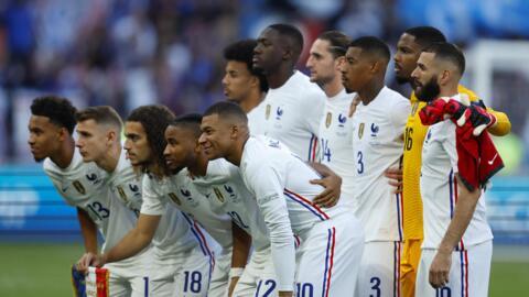 Les joueurs français posent pour une photo de groupe d'équipe avant le match de la Ligue des Nations contre la Croatie, lundi 13 juin au Stade de France.