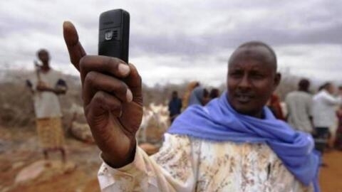 Utilisation de téléphone portable en Afrique (image d'illustration).