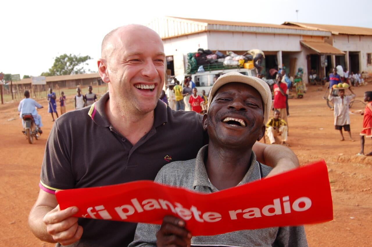 Installation du « Boeuf qui tourne » à la radio communautaire de Bouar, en Centrafrique en 2011.