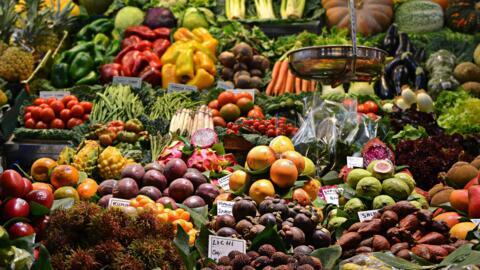 Uma alimentação equilibrada, à base de frutas e legumes e com menos alimentos propensos a causar inflamações, pode prevenir a depressão.