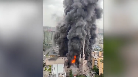 Chine: incendie dans un centre commercial, des personnes prises au piège 
le 17 juillet 2024

le 17 juillet 2024