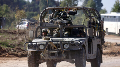 Une jeep militaire de l'armée israélienne, le long de la frontière avec la bande de Gaza, le 3 décembre 2023.