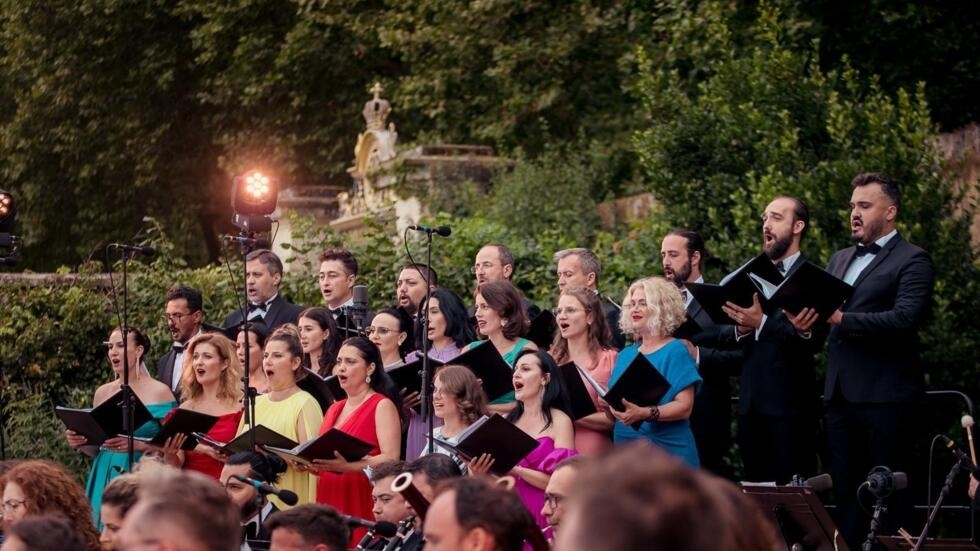 Corul Operei Naționale București în Grădinile Palatului Versailles, Paris, iulie 2024