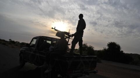 Soldat malien (archives). De nouvelles vidéos de soldats s'adonnant à des pratiques cannibales, au Mali et au Burkina Faso, circulent depuis quelques jours sur les réseaux sociaux.