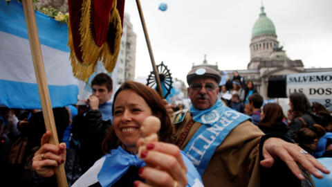 Algunas feministas libertarias están en contra del aborto. 'Somos un híbrido difícil de procesar', dice una de ellas. En esta foto manifestantes anti-aborto el 8 de agosto de 2018 en Buenos Aires.