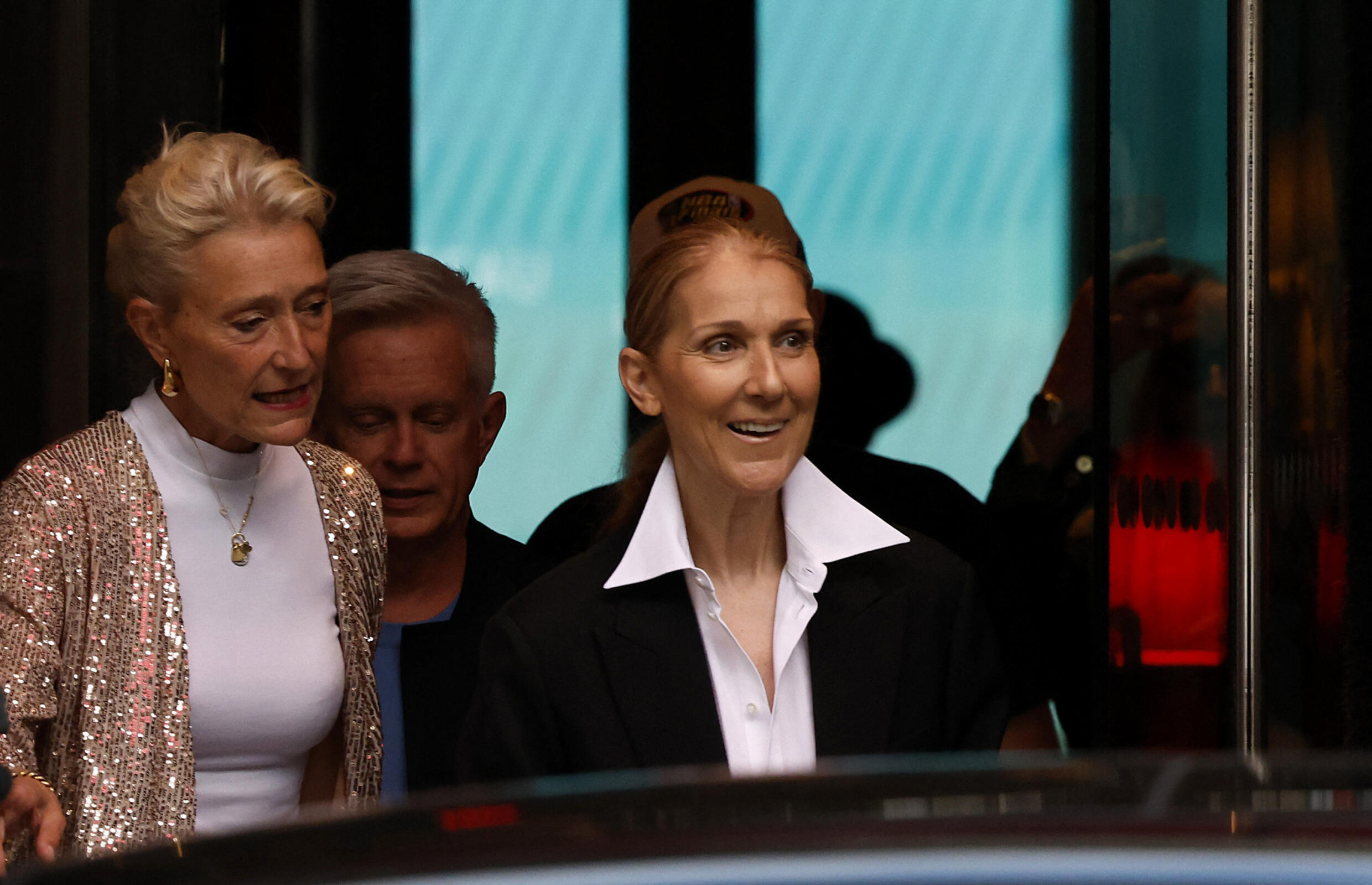 La cantante Celine Dion, en el exterior de su hotel parisino el 23 de julio antes de los Juegos Olímpicos de París 2024. REUTERS/Gonzalo Fuentes