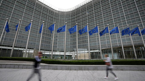 布鲁塞尔欧盟总部大楼门口。