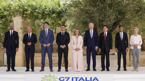 Os integrantes do G7 fazem uma fato de família em Bari, na Itália (13/06/24).