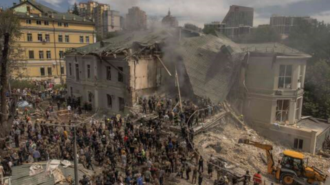 A Kyiv après le bombardement de l'hôpital pour enfants Okhmatdyt, le 8 juillet