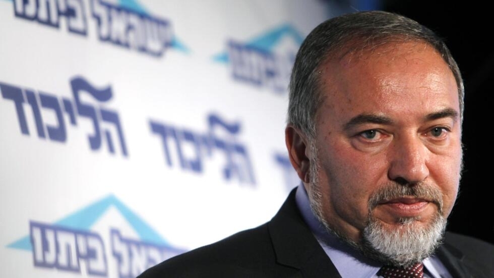 Com a chegada do ultranacionalista Avigdor Liberman, governo de Benjamin Netanyahu fica mais conservador.